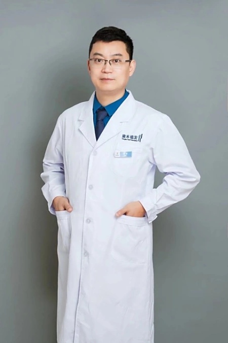 雍禾植发医生杨州：唯热爱，方专精；唯自信，方从容！丨雍禾种植毛发医院简介